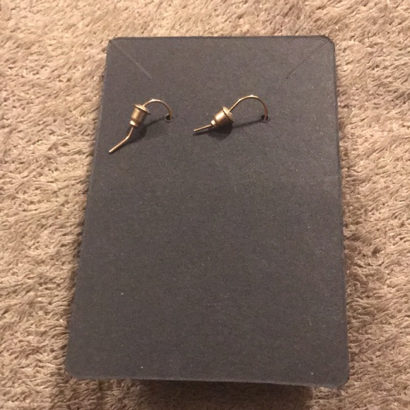 Gold plated twist designed earrings. - Picture 3 of 3